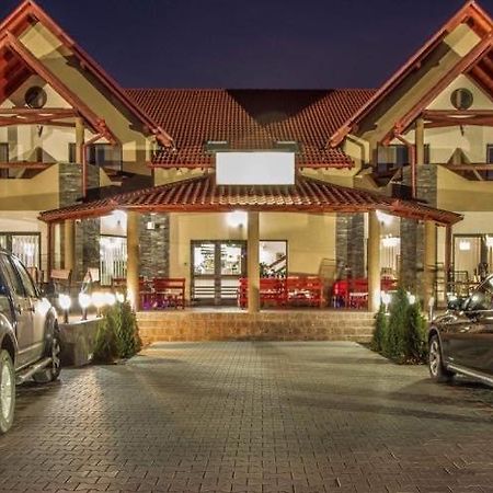Bed and Breakfast Aranykakas étterem és panzió Sîndominic Exterior foto