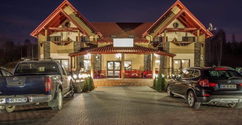 Bed and Breakfast Aranykakas étterem és panzió Sîndominic Exterior foto