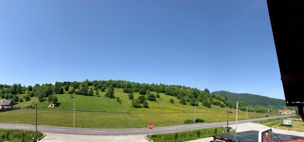 Bed and Breakfast Aranykakas étterem és panzió Sîndominic Exterior foto